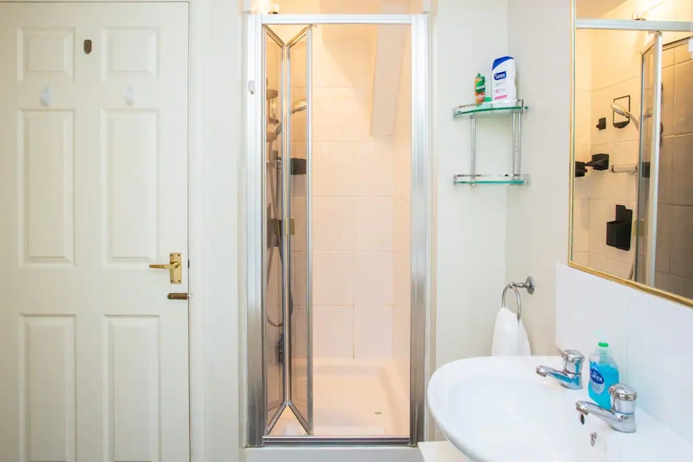 Peaceful 2 Bedroom Apartment in Affluent Fulham