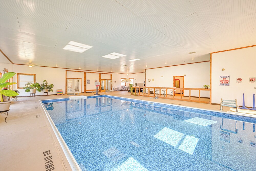 8-acre Bridgman Oasis: Pool, Hot Tub & Game Room