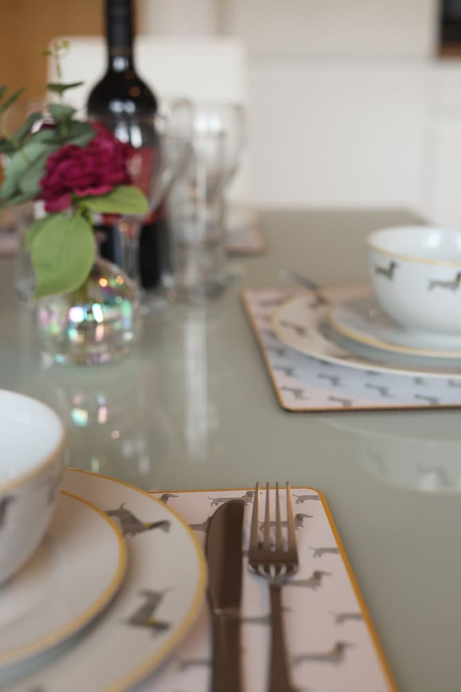 Inviting 2-bed Apartment in Derby, UK view 4