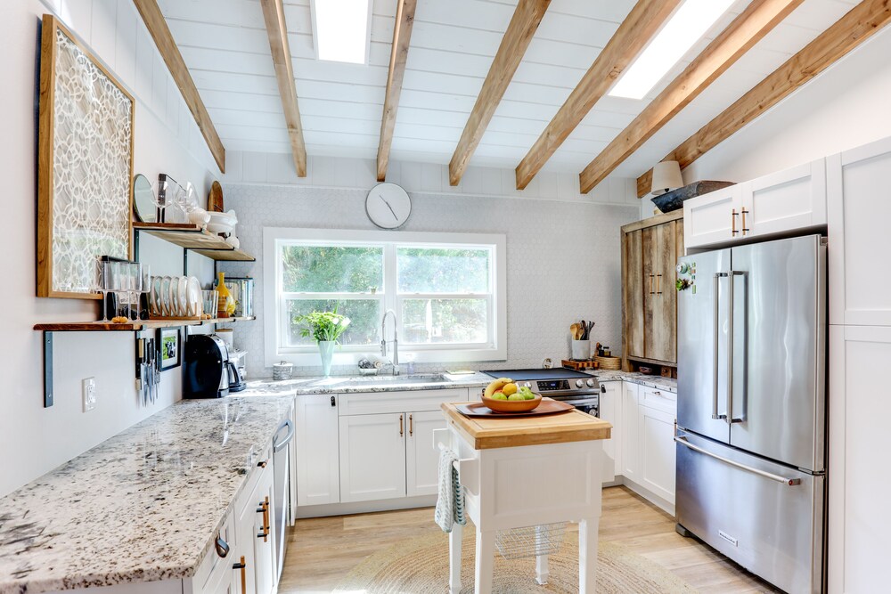 Pet-friendly Home ~ 6 Mi to Jensen Beach Park! view 4