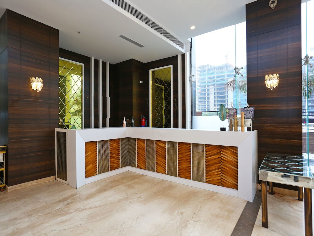 Lobby & Reception
