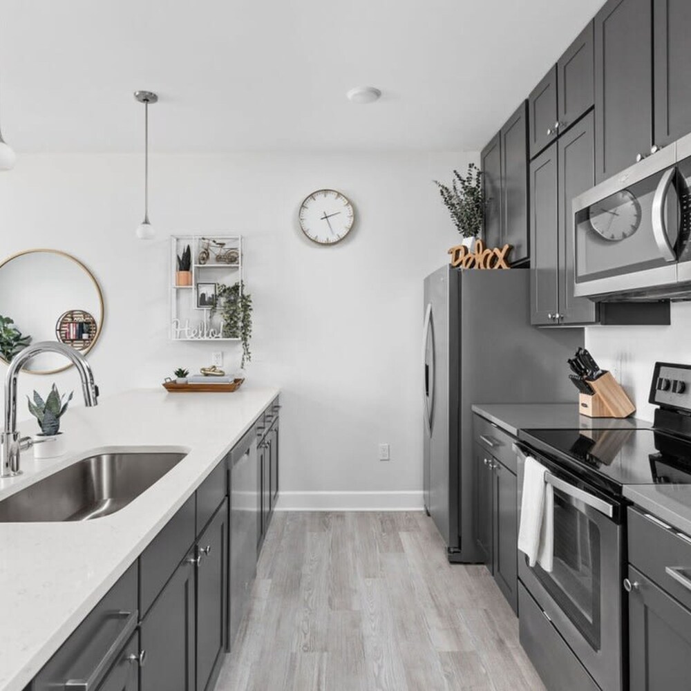 Cozysuites Stylish 2BR at Meridian Kessler