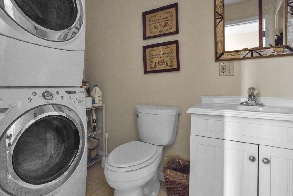 Home Port - Spacious Retreat In Prime Location 4 Bedroom Home