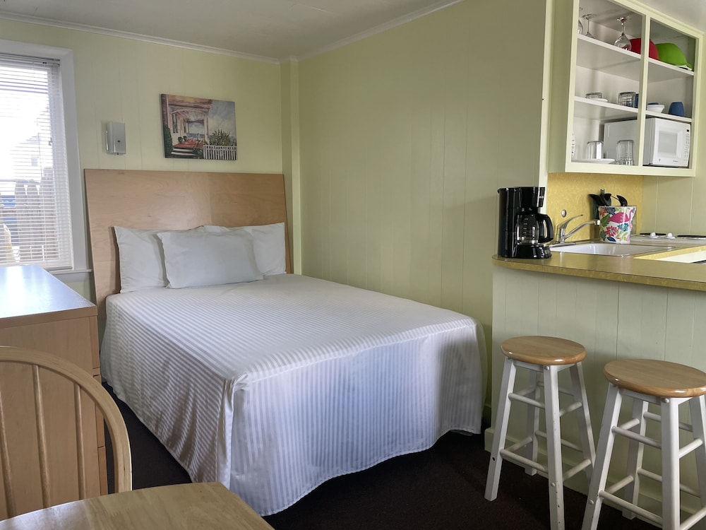 Moontide Motel Cabins & Apartments