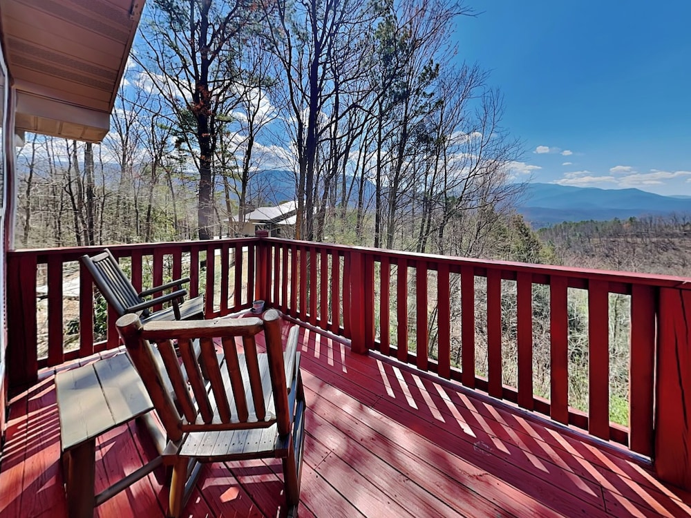 Honey Bear Hideaway by Jackson Mountain Rentals