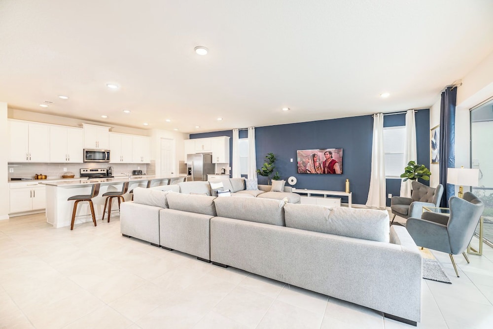 Spacious 9-bedroom Orlando vacation home