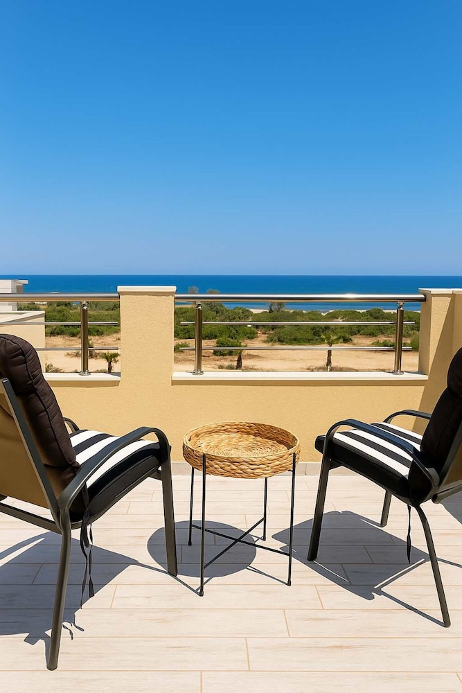 Milolithos Sunkissed Getaway Seaside Pool Escape