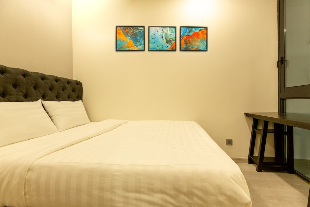 Oasis Vinhome Golden River Apt