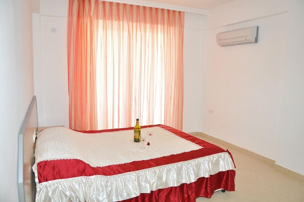 HYT Apart 1 Bedroom 1 by DreamofHoliday
