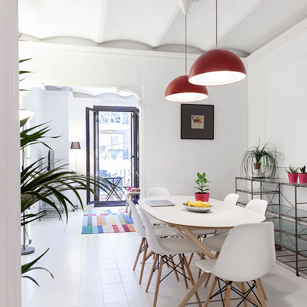 Sagrada Familia Modern ART APT Wi-fi AC Smart TV By Myrentalhost