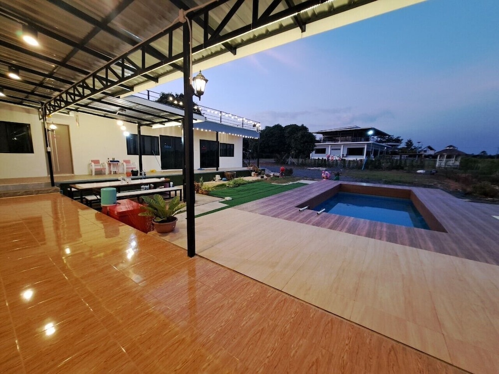 Lsarl Pool Villa