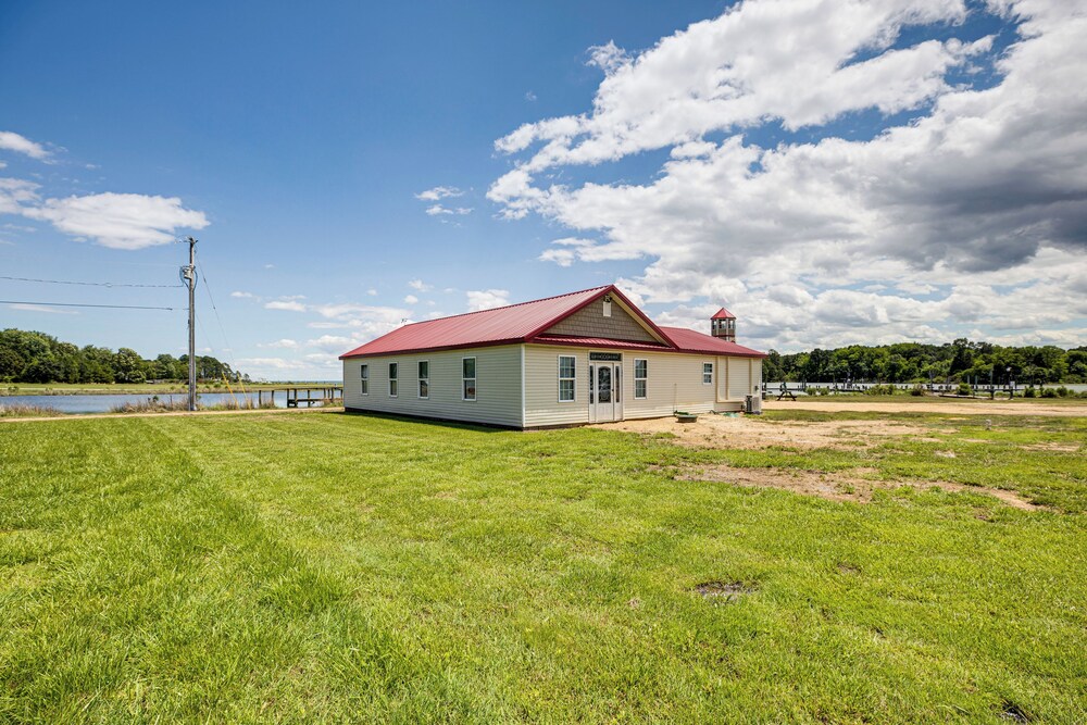 Dock Access: Waterfront Cottage in Avenue!
