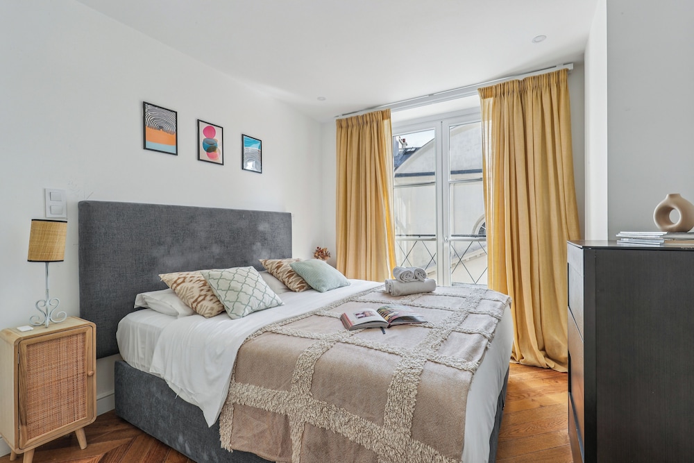 Chic 1BR Near Louvre & Musee d Orsay