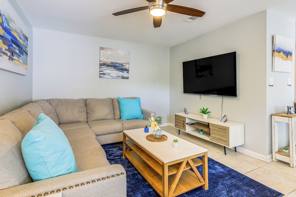 Steps to Park: Dog-friendly Condo in Conyers!