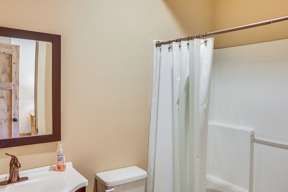 Spacious Group Getaway Near Cumberland River!