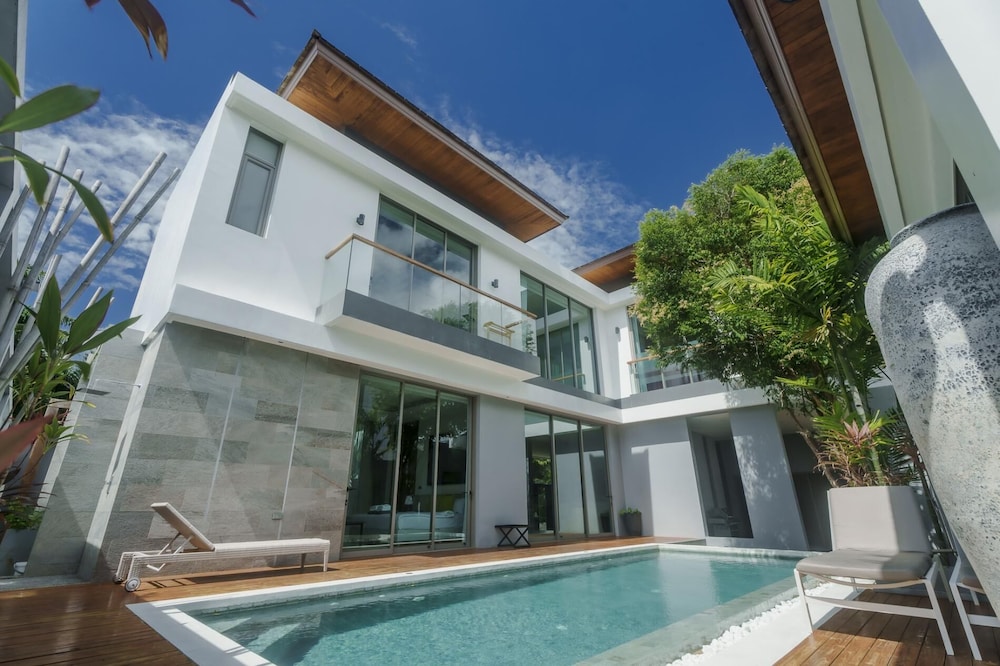 Teak 5BR Pool Villa Bang Tao + Airport Shuttle