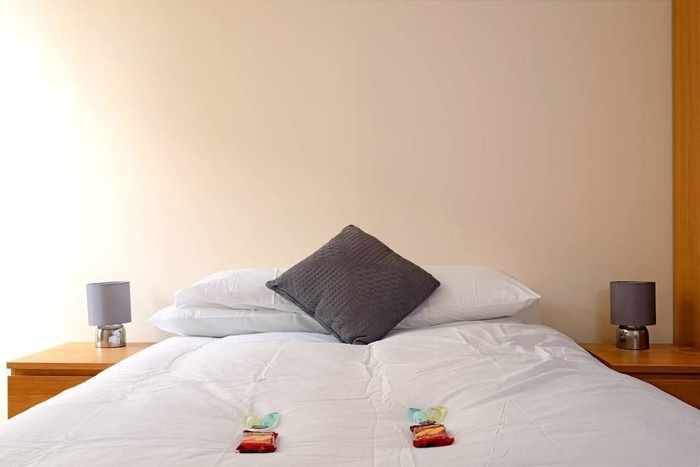 Wonderful Apartment nr Central Edinburgh view 5