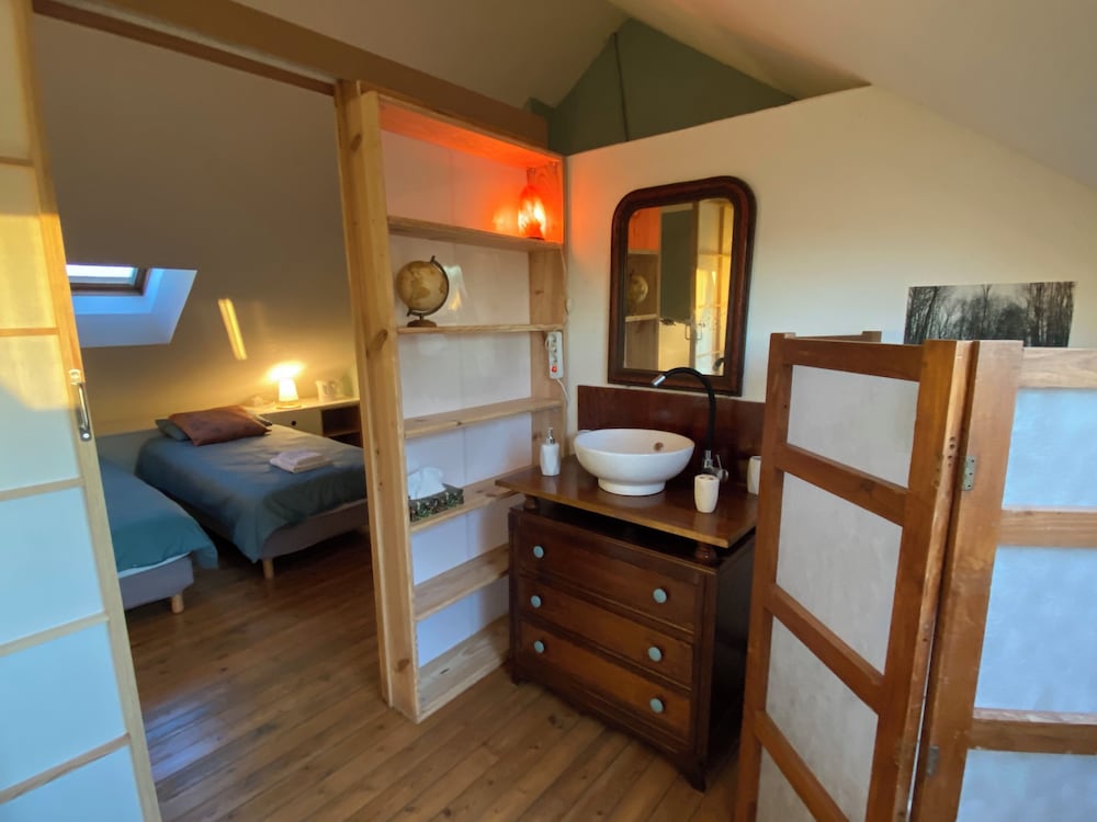 La Chambre Claire view 3