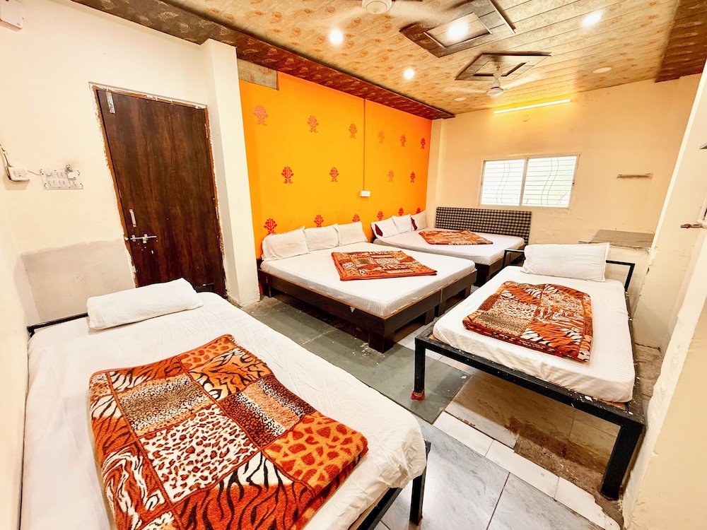 Hotel S P Palace near All Prime Location