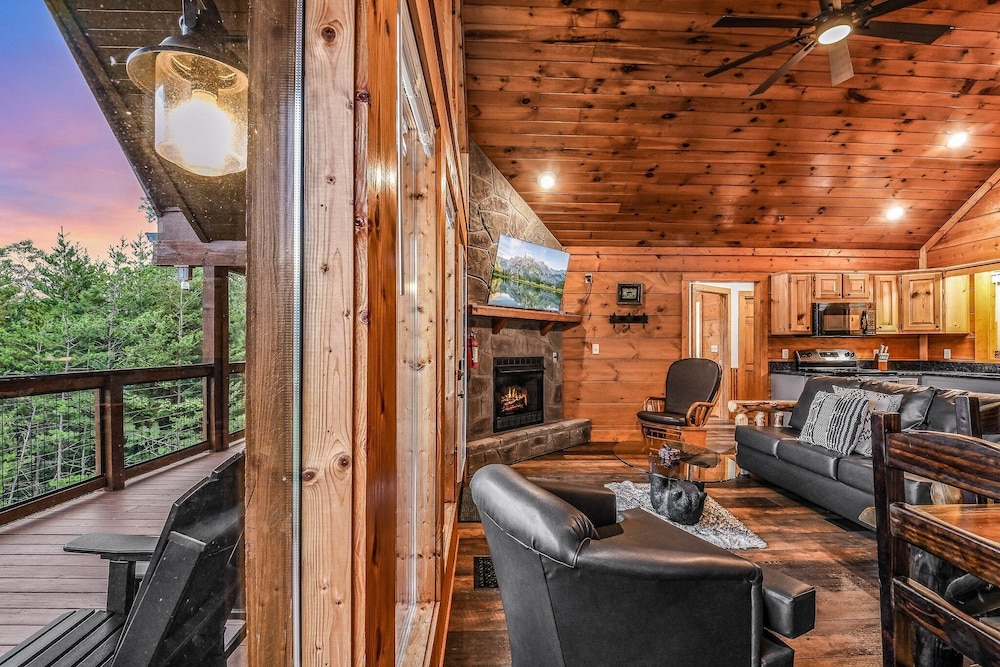 Panoramic Pointe 2 Bedroom Cabin