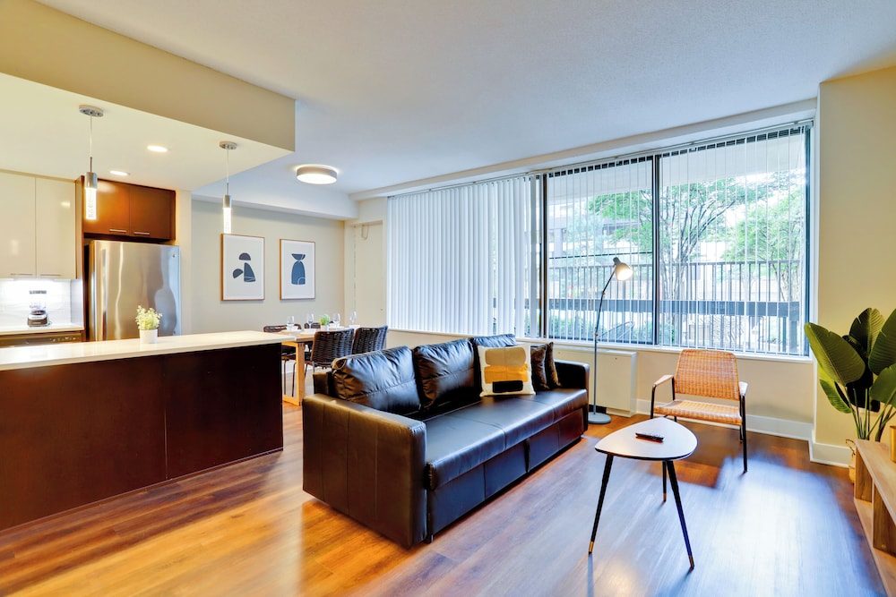 Walkable DC View Apartments