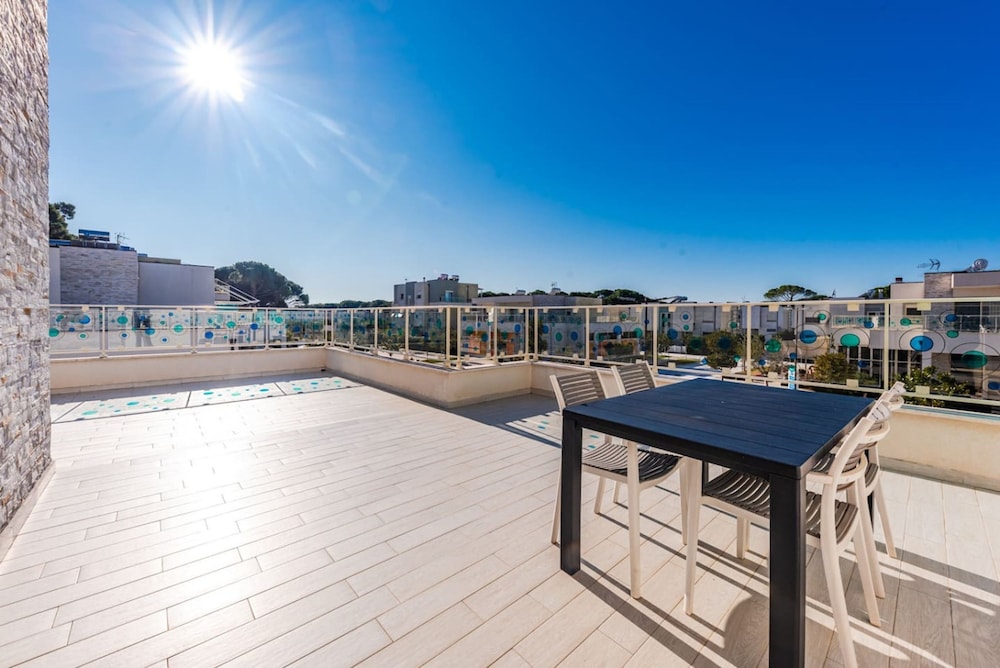 Stylish Studio With Spacious Balcony -trendafili