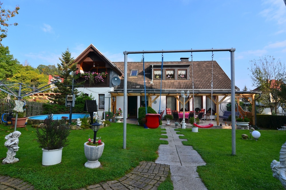 Gemutliches Ferienhaus mit Pool in Blankenburg view 2