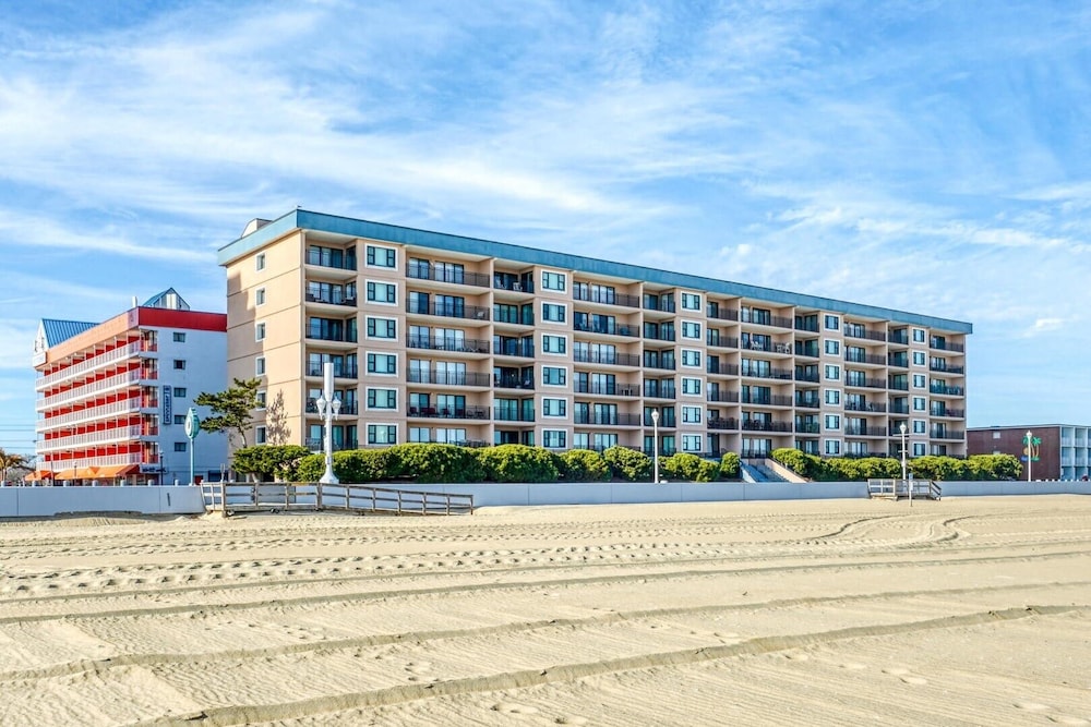 Ocean Hideaway 607 by RedAwning