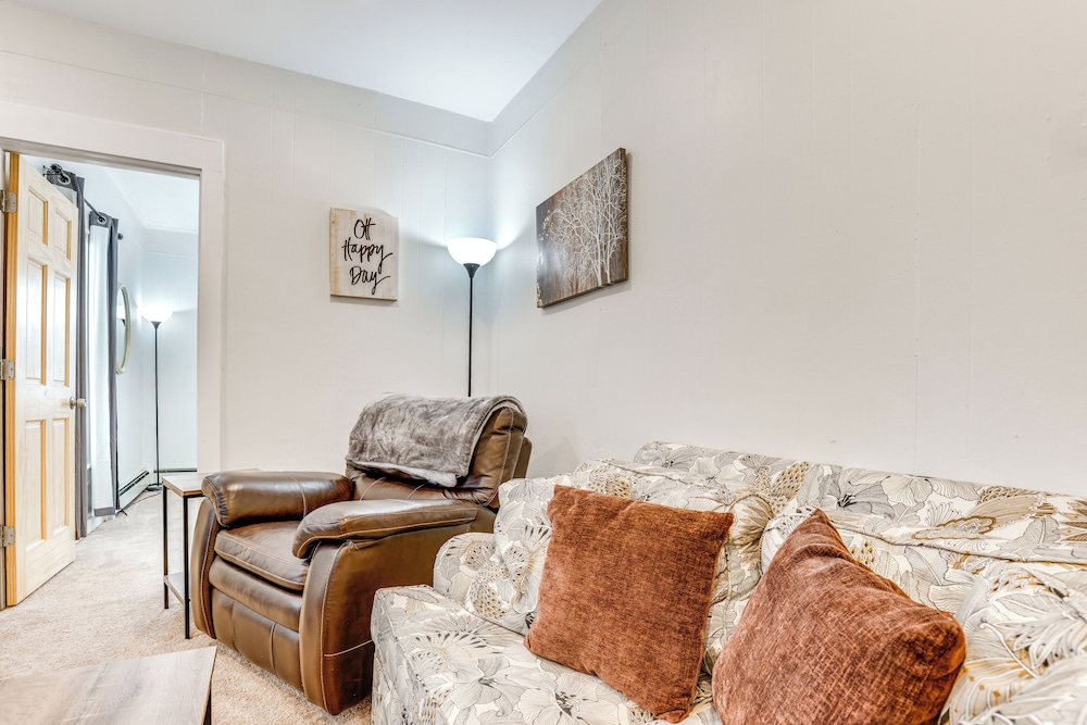 1 Mi to Dtwn: Pet-friendly Corning Retreat