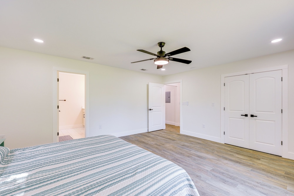 1 Mi to Dtwn San Antonio: Sleek Bungalow w/ Yard!