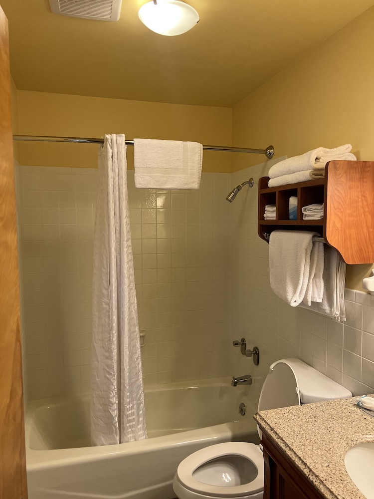 All Star Inn & Suites