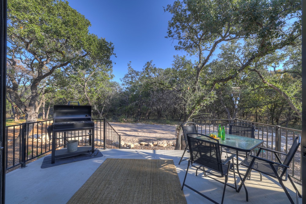 Serene Getaway Nestled in the Tx Hill Country!