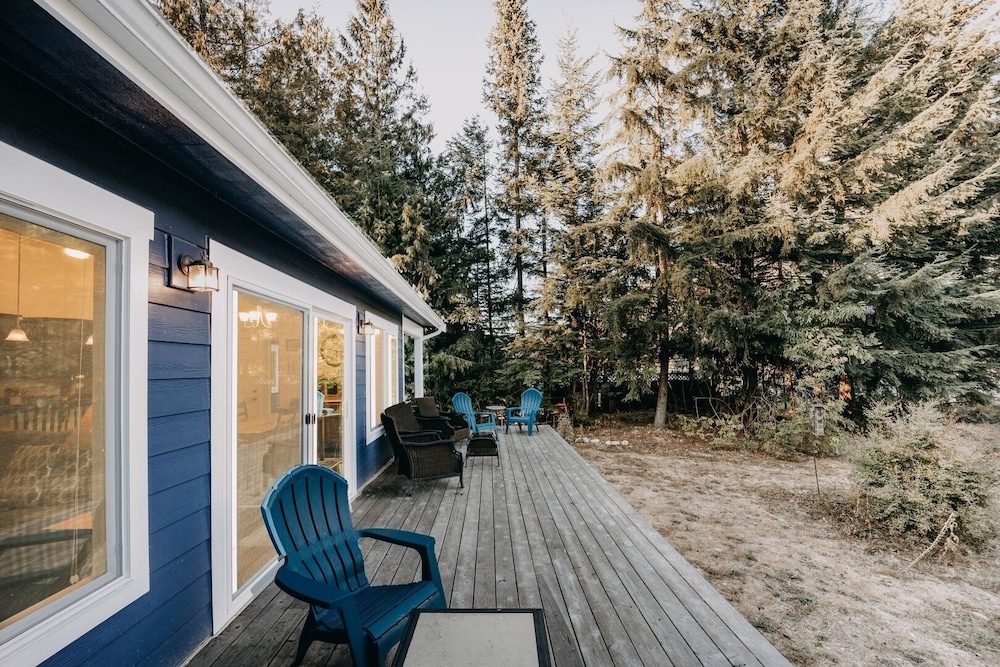 47mf - Wifi - Fireplace - Sleeps 6 3 Bedroom Home by Redawning view 5