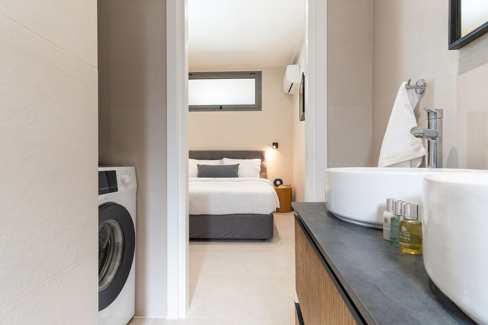 Charming Minimal apt in the Center of Glyfada
