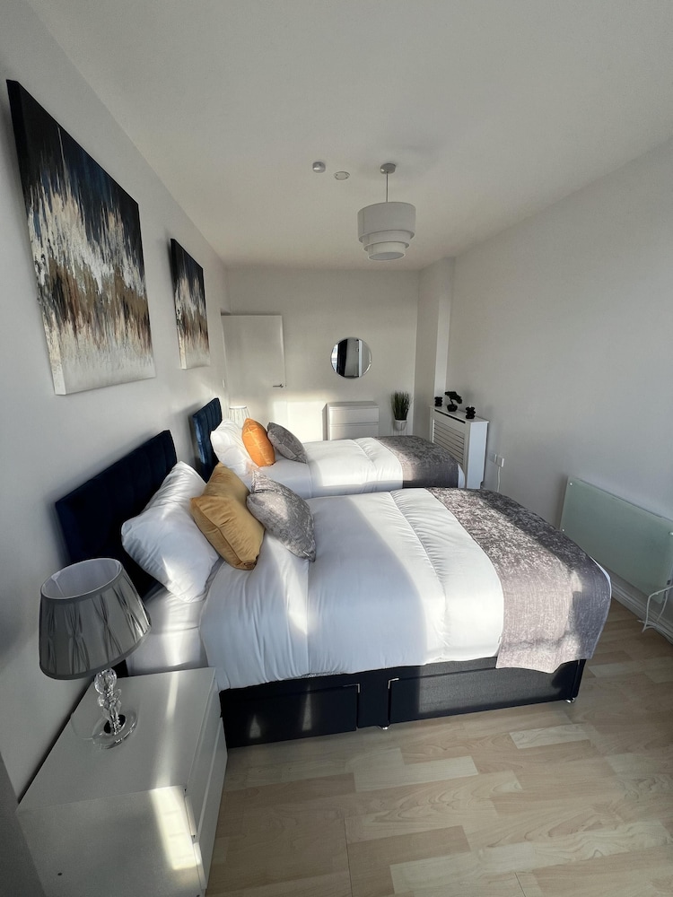 Spacious 2BR City Center Apartment view 5