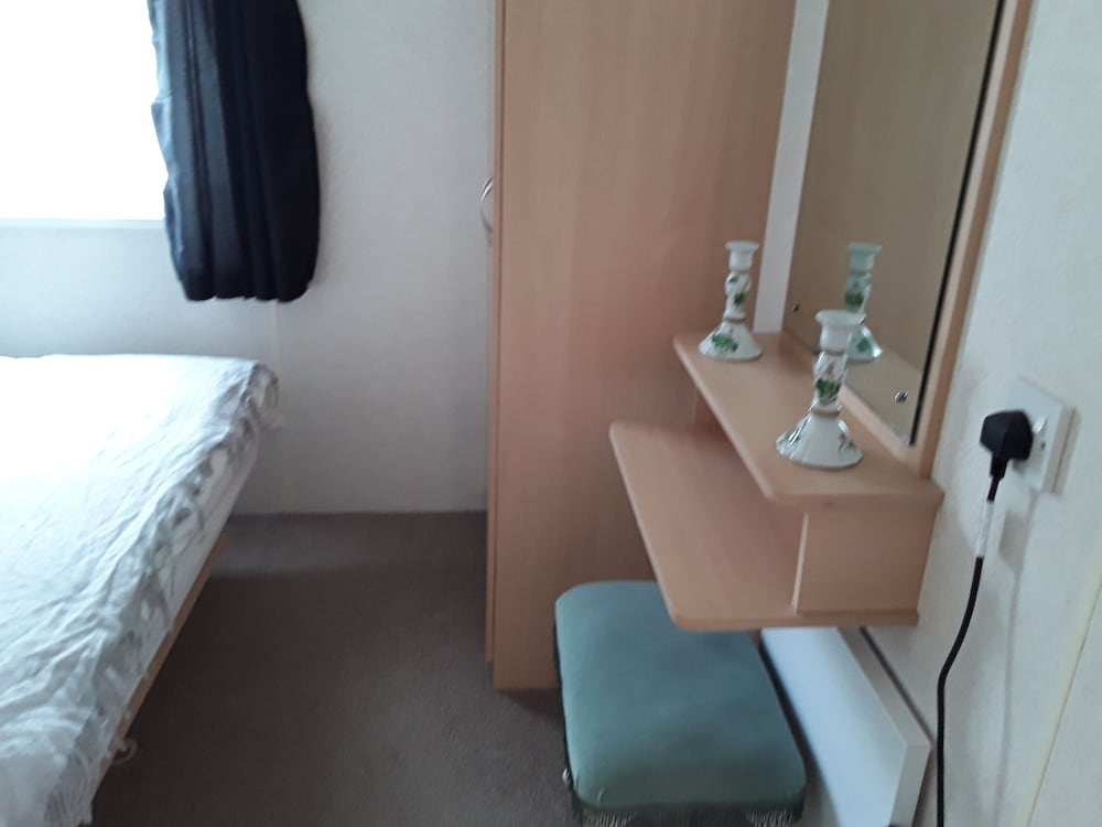 2 bed Caravan Approx 10 Mins From Beach Suzie 2 view 2