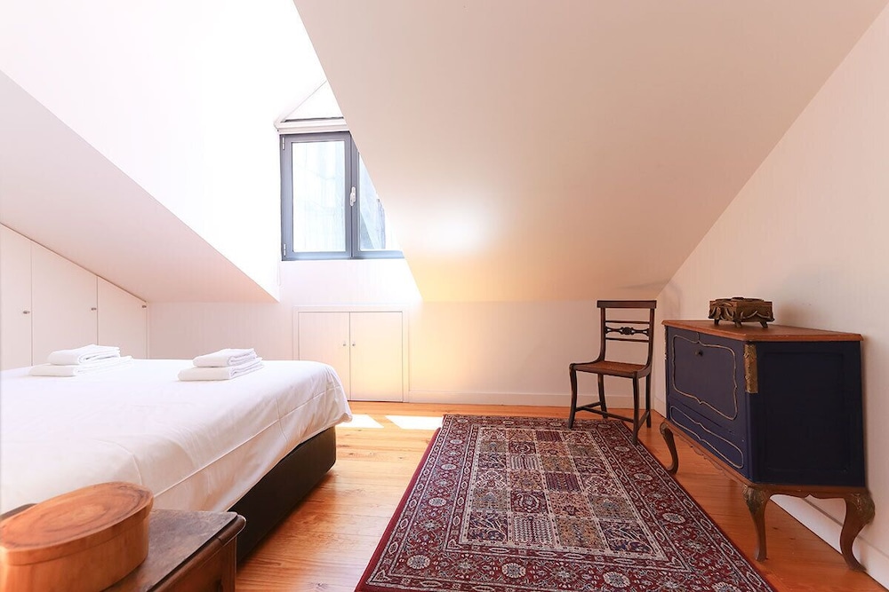 JOIVY Bright and spacious 2BR Apt w/ terrace, 5 mins from Avenida da Liberdad view 5