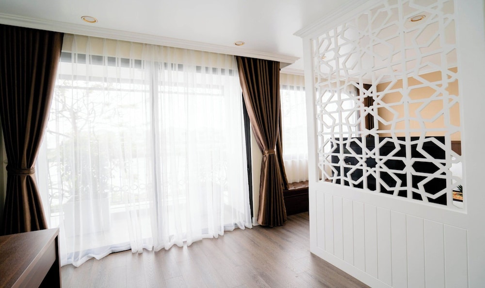 Pearl Villas Phuong Bai Chay Ha Long view 2