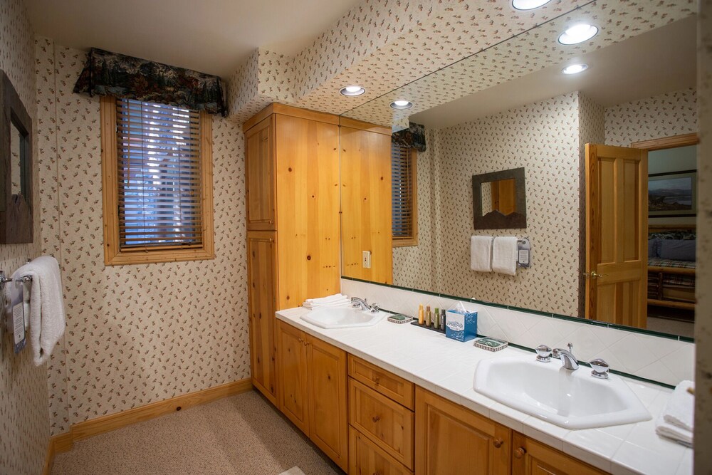 Trail's End Lodge at Deer Valley Resort - Two Bedroom Residence with Spa #401 2 Condo