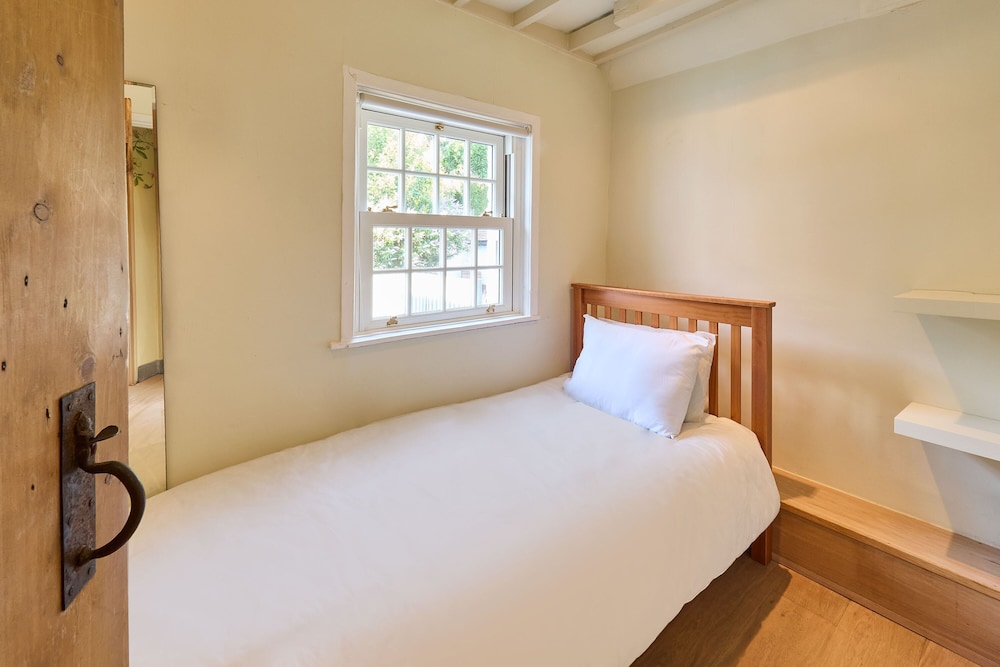 Host Stay Old Stone Cottage