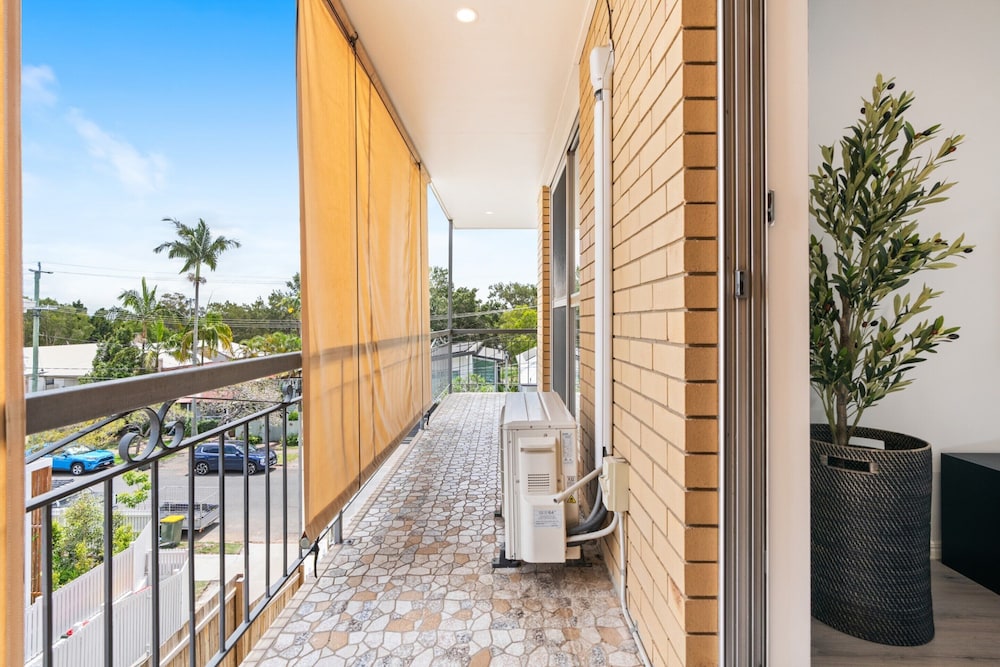 Elegant 2-bed With Balcony by Parks and Amenities