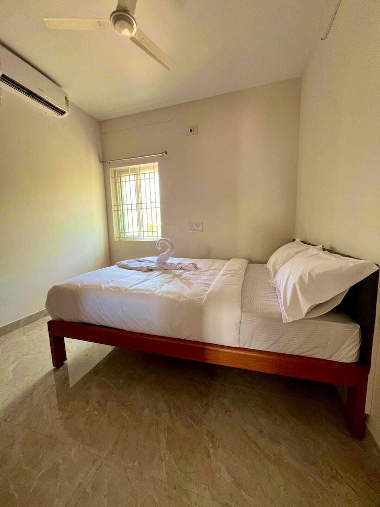 Queen's Hotel Service Apartment Salem