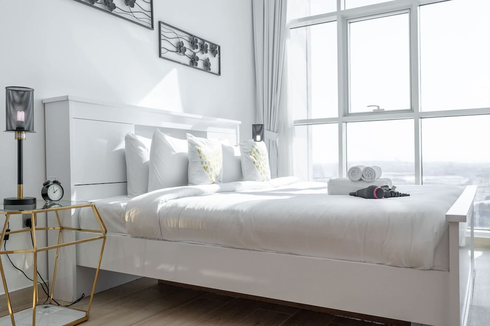 Luxury 1-bedroom in Dubai Marina That Sleeps 2