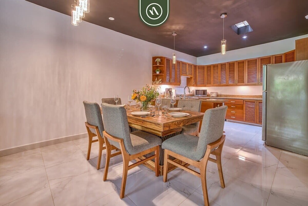 Modern 2BR Condo in Old Town - Private Terrace