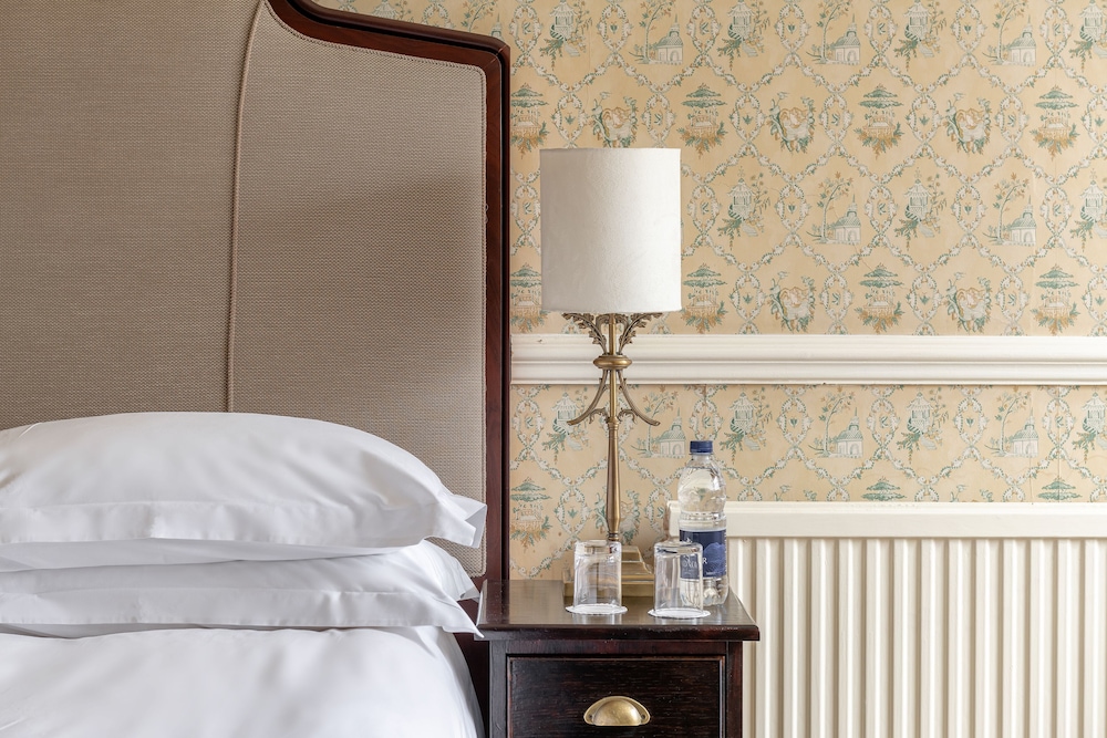 Royal Hotel 28