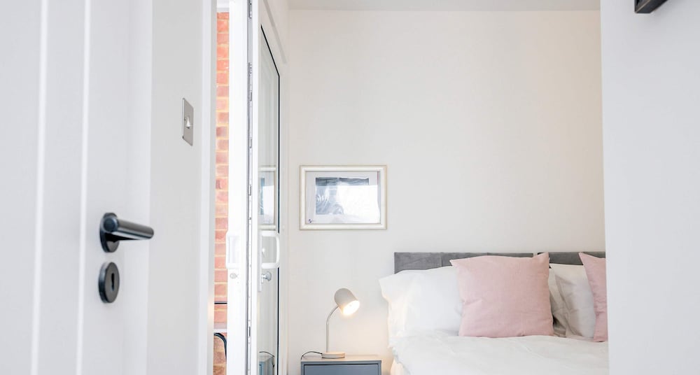 Host Stay Croydon Road Abode