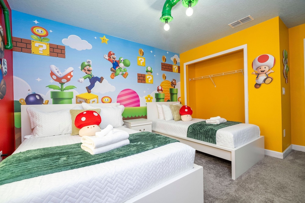 Beautiful 4 BR Close to Disney