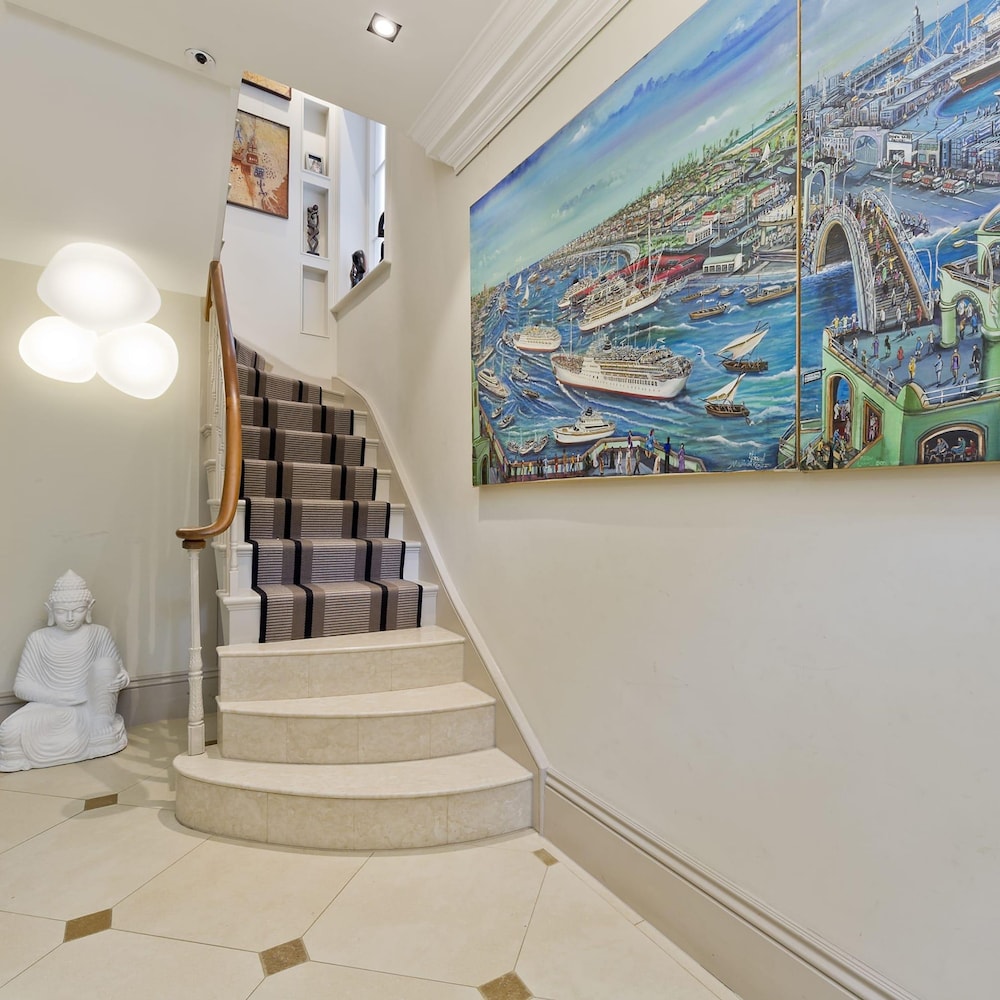 Astounding 7bed Notting Hill Family Home w Private Garden Games Room Parking