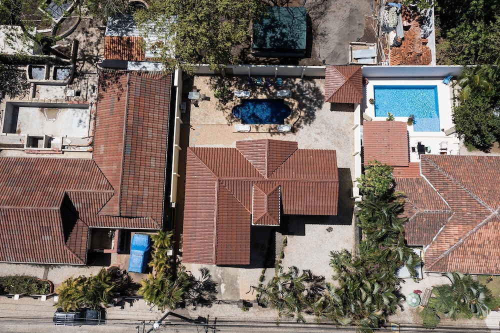 Freshly Updated 3BR With Pool Walk to the Beach Casa Luz de Luna