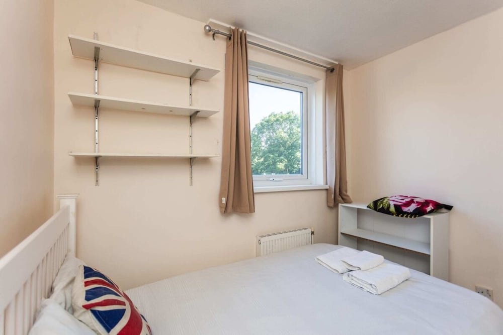 Spacious 2BD House W/private Garden - Kennington!